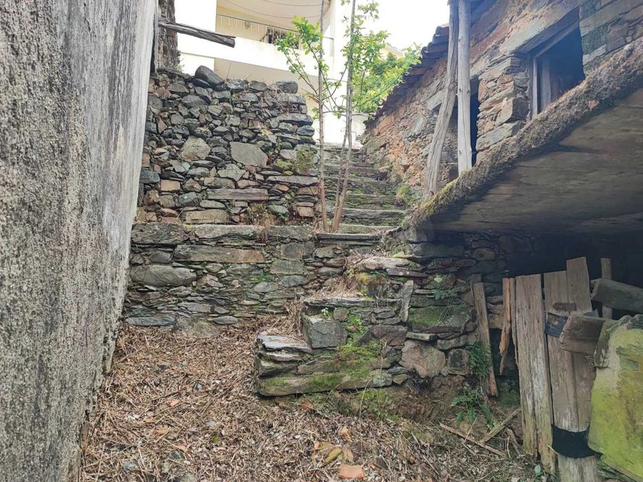 Duas casas em Pedra na Rota do Xisto