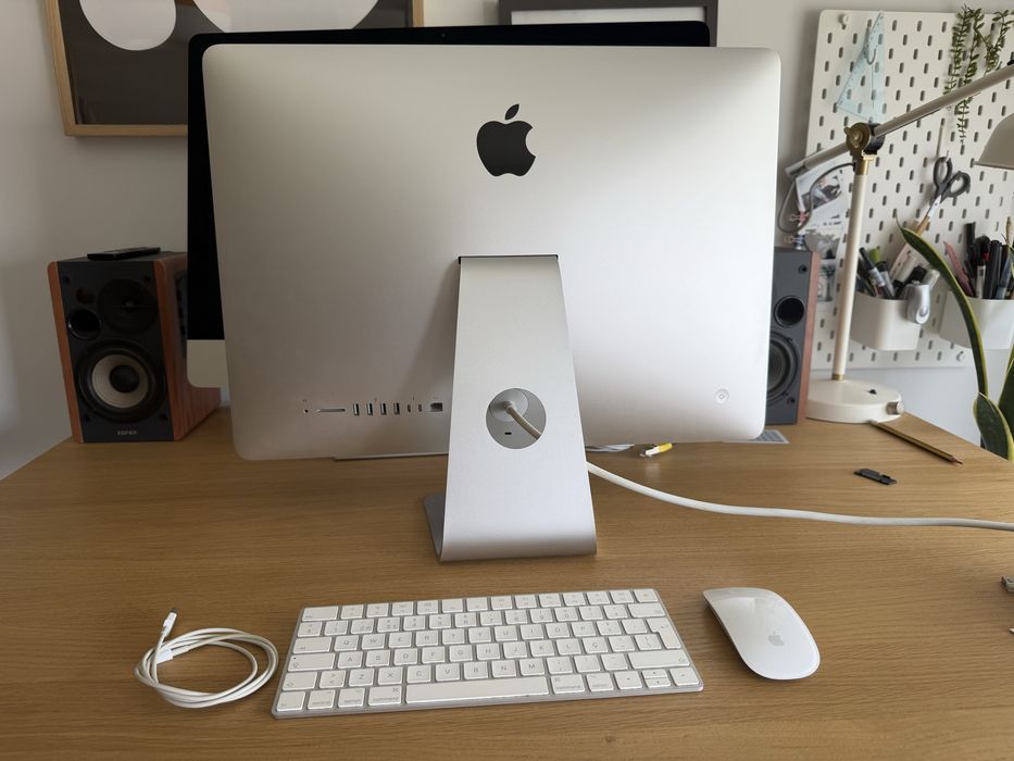 MAC 21” de 2017 como novo. Com teclado e rato