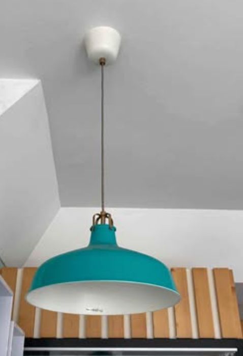 Sofás pastelaria e candeeiros