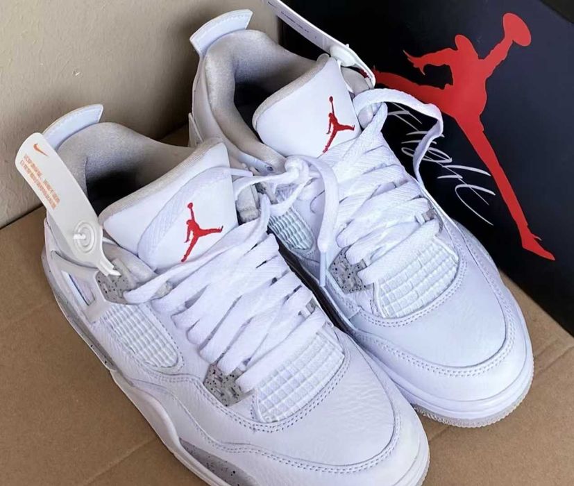 Jordan Air Jordan 4 Retro White Thunder.37.5