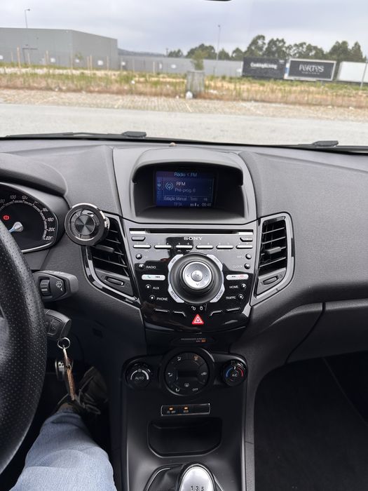 Ford Fiesta 1.0 EcoBoost 125cv ST-Line (2017) - Nacional - 5p - Distribuição Mudada