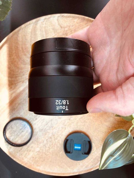 Обєктив Carl Zeiss Touit Planar 32mm f/1.8