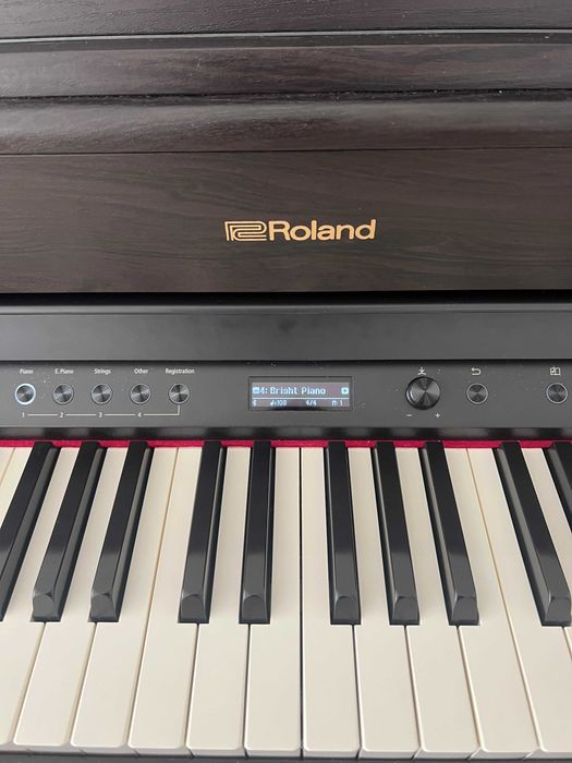 Piano Roland Digital HP702DR em ótimo estado