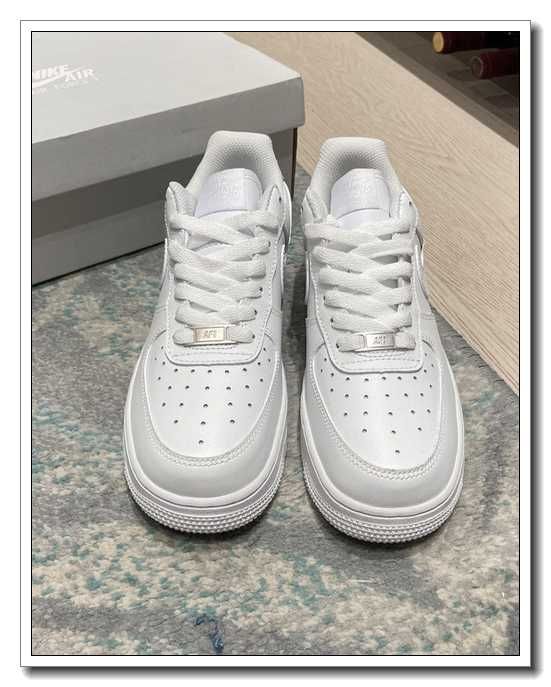 Białe tenisówki Air Force 1 w rozmiarze 38