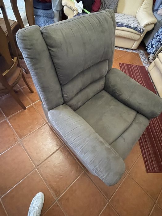 Cadeirão de amamentação  e cama