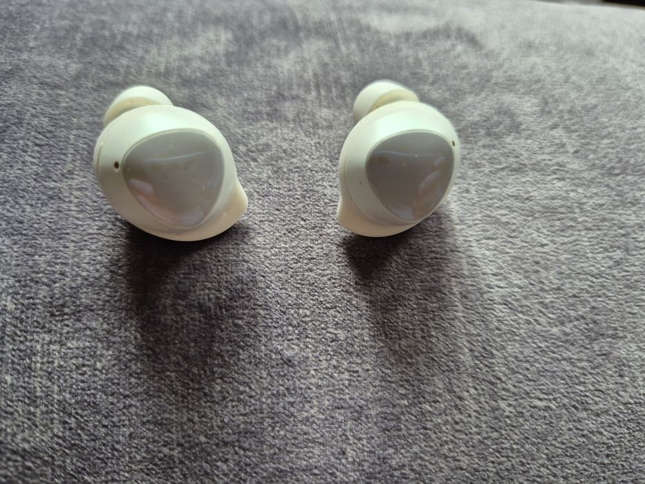 0Słuchawki bezprzewodowe Samsung Galaxy Buds, stan bdb