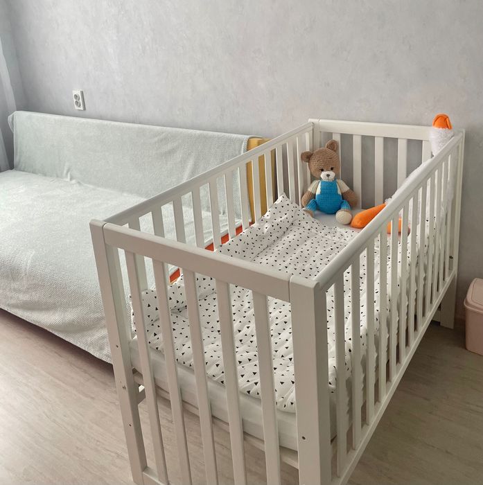 Дитяче ліжечко + натуральний матрац (як нове!)