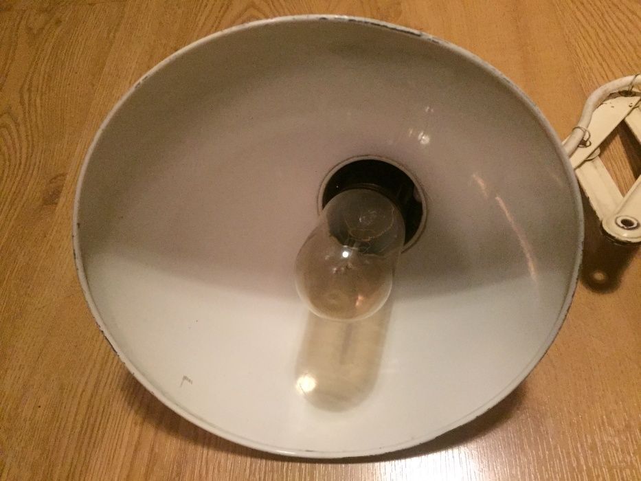 Candeeiro tesoura Kaiser Idell modelo 6718 em branco