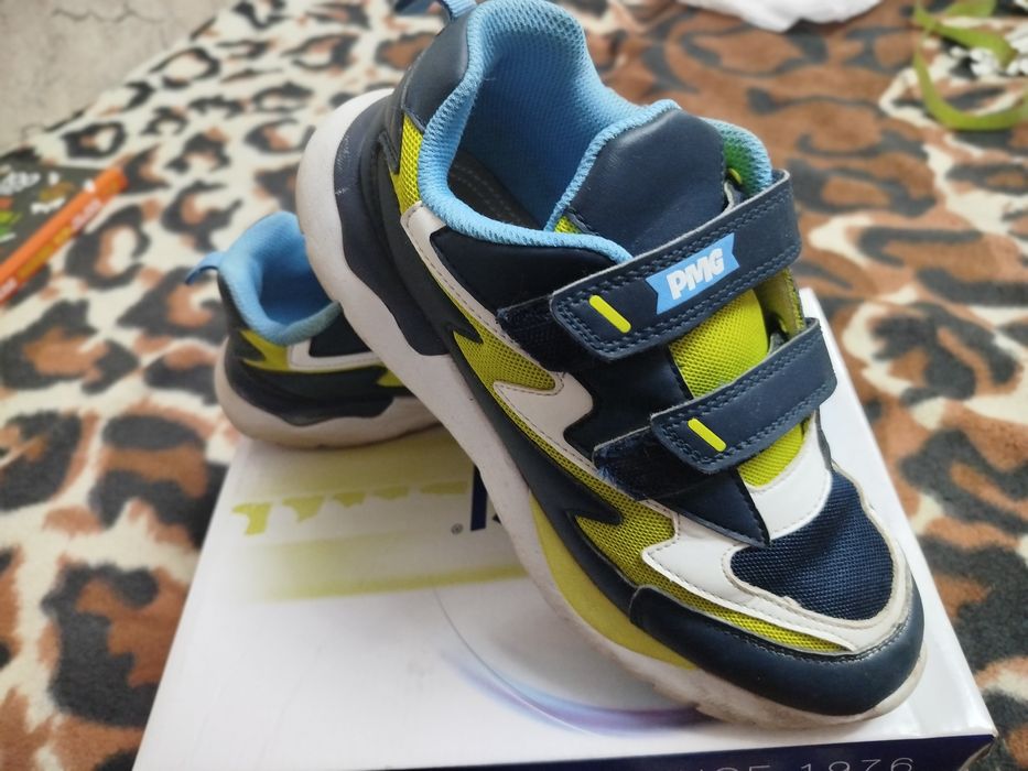 Кросівки підліткові