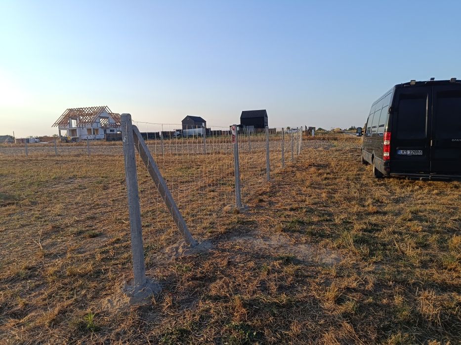 Ogrodzenia tymczasowe siatka leśna słupek betonowy drewniany montaż