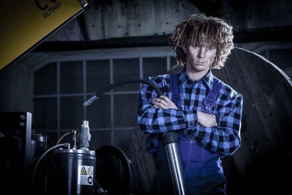 Przeciski pod drogami, przewierty, wbijanie rur stalowych - kret