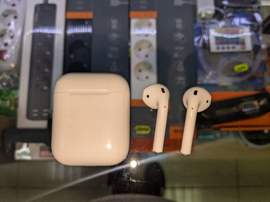 Air pods 2 оригинал левый и кейс