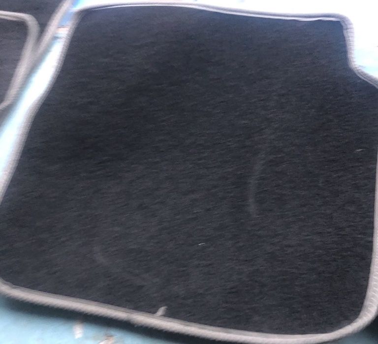 Продам комплект текстильных ковриков для авто