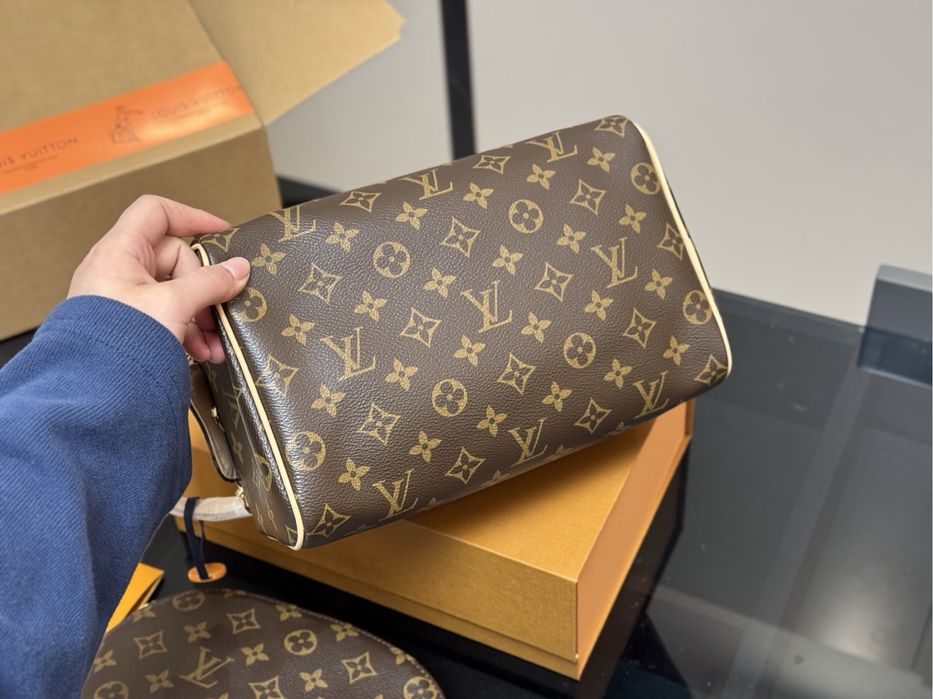 косметичка Louis Vuitton