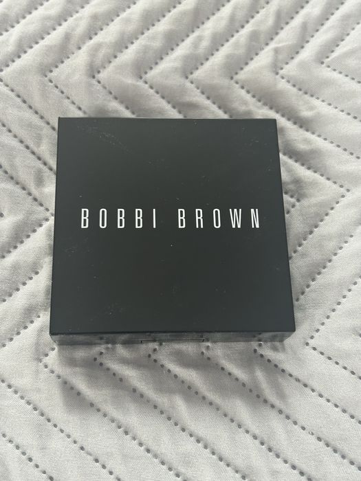 Bobbi Brown puder rozświetlający