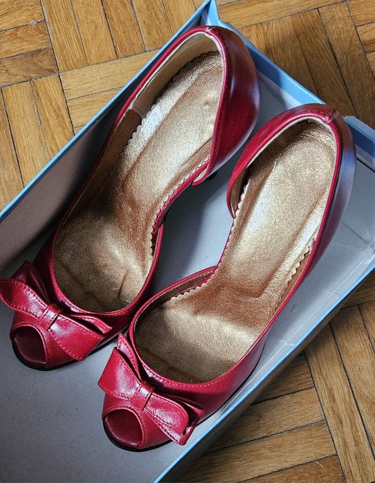 Buty skórzane, czerwone szpilki, czółenka,stan idealny, r.35