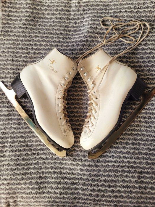 Łyżwy figurowe KARAT – rozm. 40 – vintage – lata 90