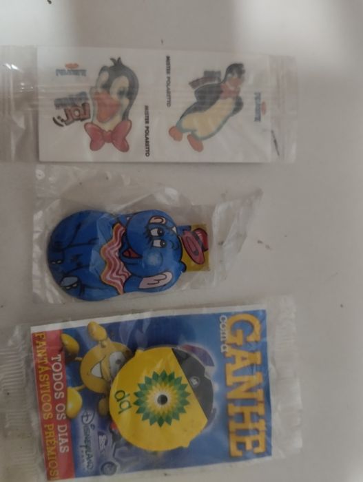 (G) Vários brindes de iman da Galp, Olá, Pokémon e outros