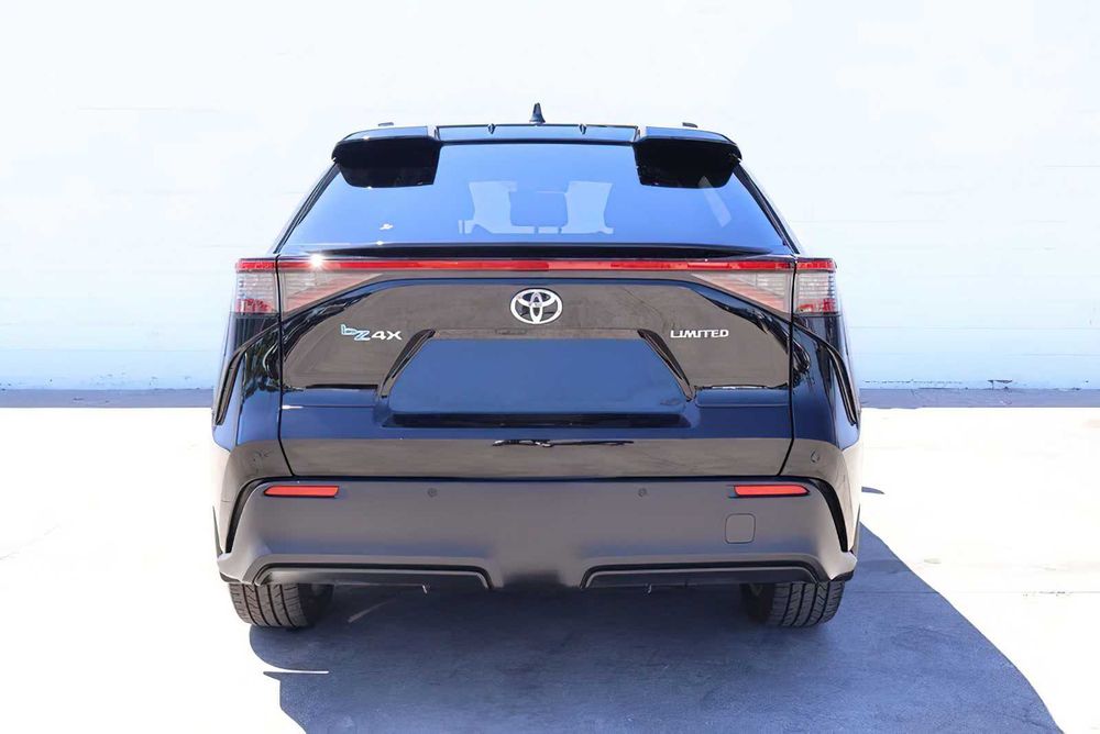 Toyota bZ4X Limited      2024