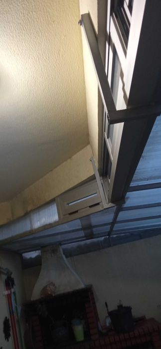 Cobertura terraço de cerca de 15m2 em placas de policarbonato alveolar