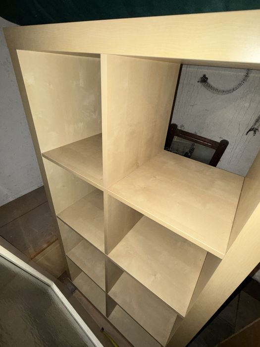 Szafka w kolorze jasnego drewna