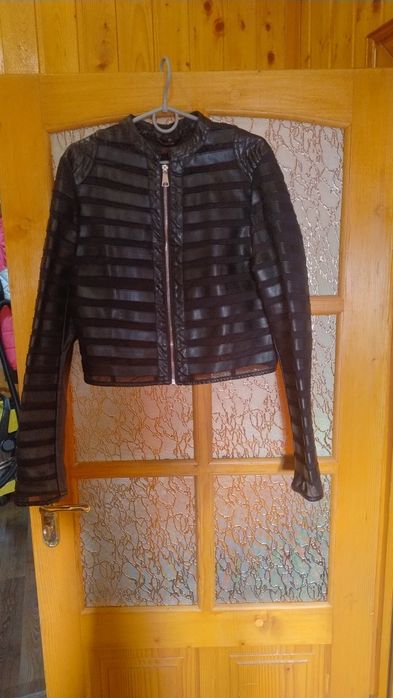 Чорна куртка з екошкіри з сітчастими вставками, розмір XL