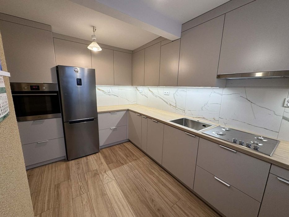 Meble kuchenne na wymiar, zestaw mebli, kuchnia, lakier, akryl.