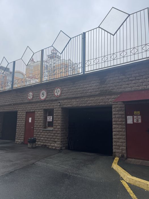 Продаж паркомісця. Пр. Володимира  Івасюка 4.