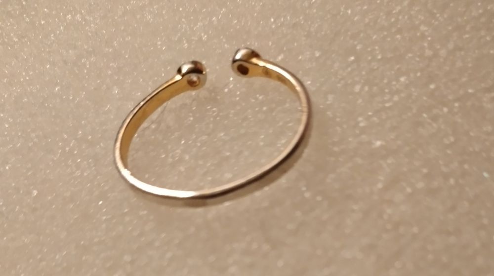 Anel de prata contrastada, ajustável.