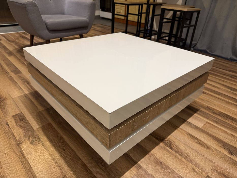 Stolik kawowy kwadratowy obracany