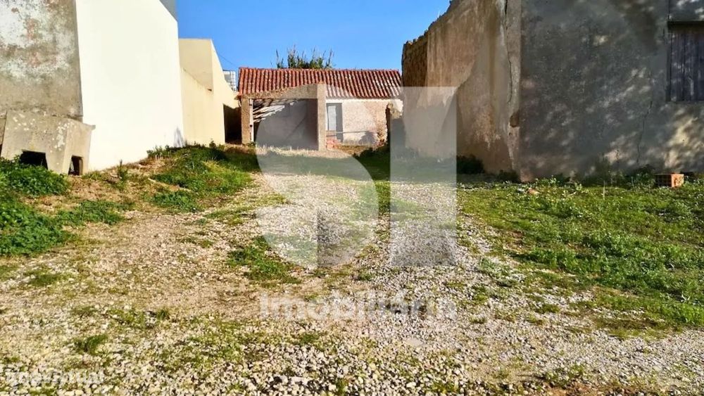 Ruina com grande área de terreno