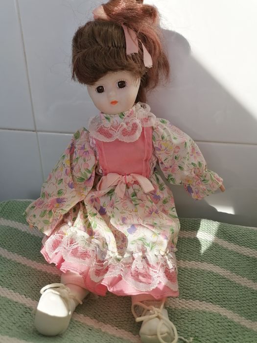 Boneca de porcelana