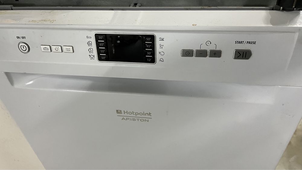 Máquina lavar loiça Hotpoint Ariston