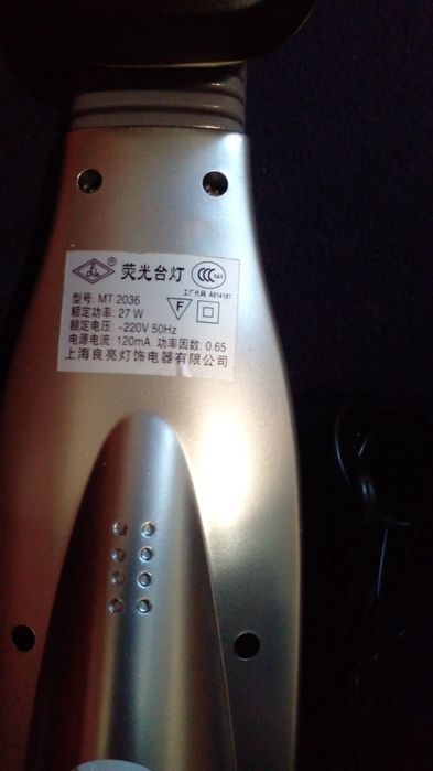 Лампа на гибкой ножке с креплением к столу