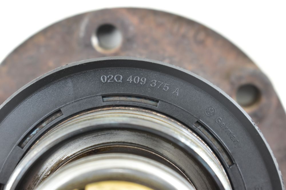 Przegub Flansza Piasta Skrzyni VW GOLF V PASSAT B6  2.0 TDI 02Q356