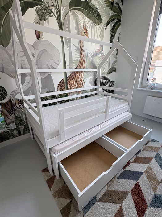 Łóżko dziecięce domek, plus materace i komplet pościeli