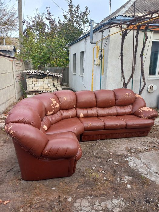 Продам диван уголок (дермантин)