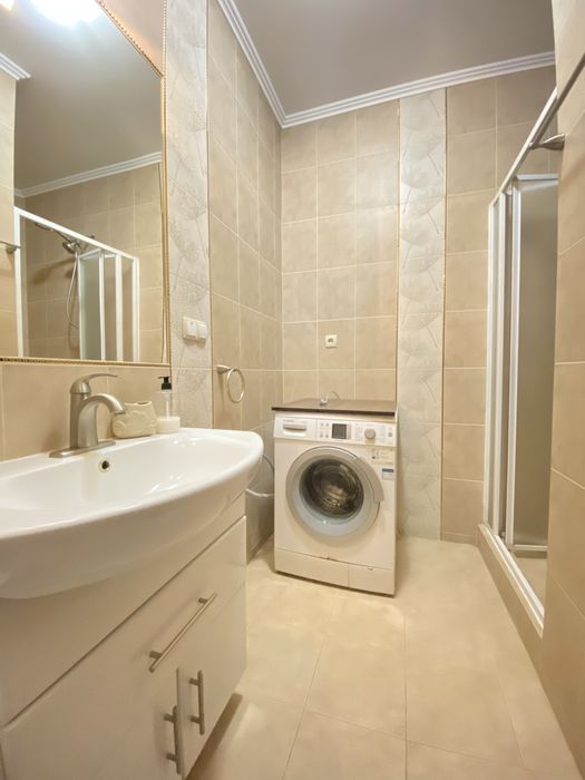 Просторий будинок з ремонтом, меблями та зручним розташуванням