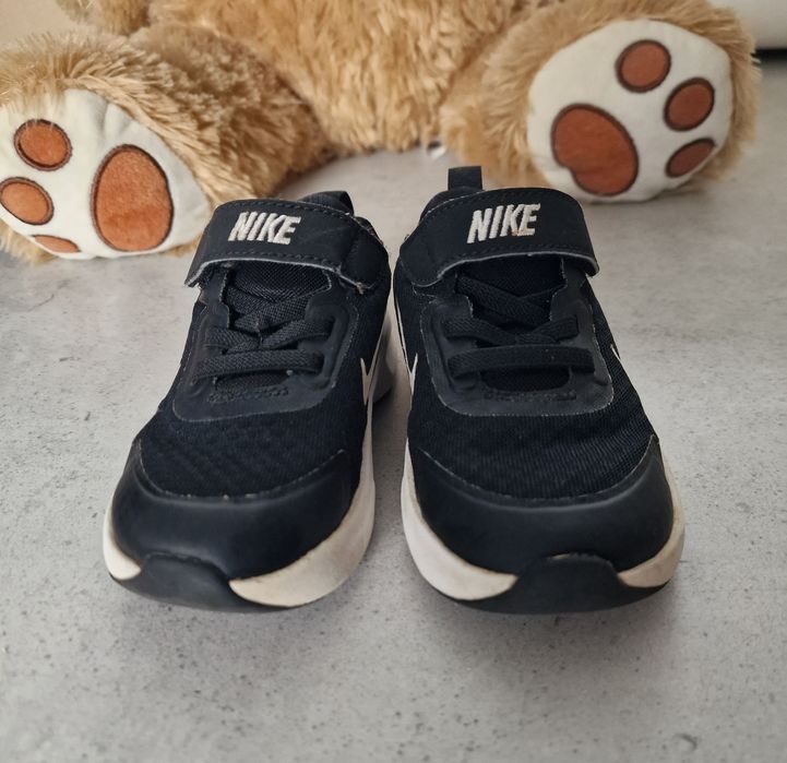 Czarne adidasy Nike 23,5 na rzep