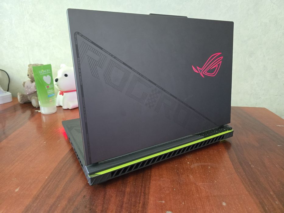 Asus ROG strix G16 RTX 4050 140w core i5 13th 16 gb ddr5 ssd 512