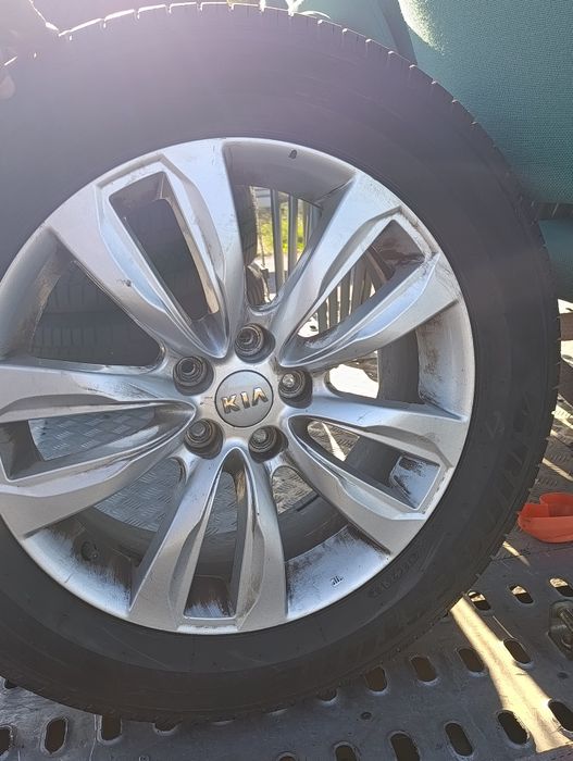 Диски в зборі KIA Sorento 5/114.3/r18/цо67.1/Santa fe/Mazda/235.60.18-6mm.