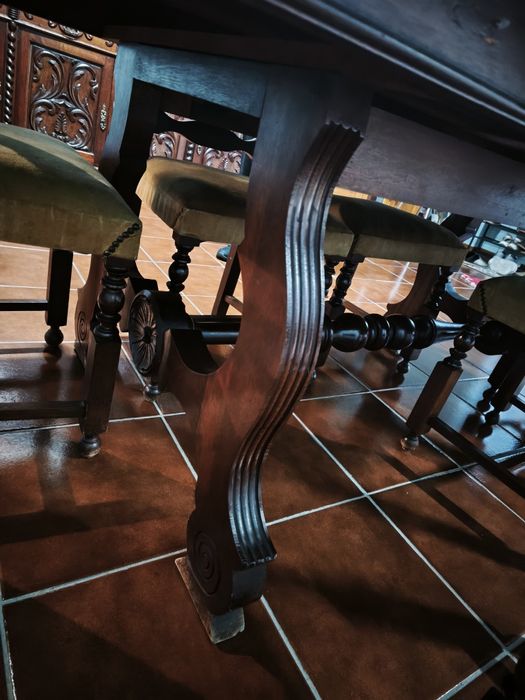 Mesa antiga + 8 cadeiras