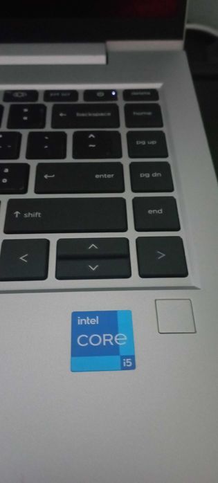 Portatil HP 11th Gen Intel(R) Core(TM) i5-1135G7  2.40GHz (2.42 GHz)