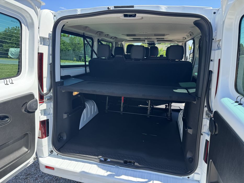 Wynajem bus 9 osobowy trafic vivaro klima long