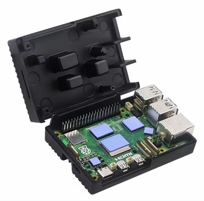Залізний корпус Raspberry Pi 5 та інші комплектуючі