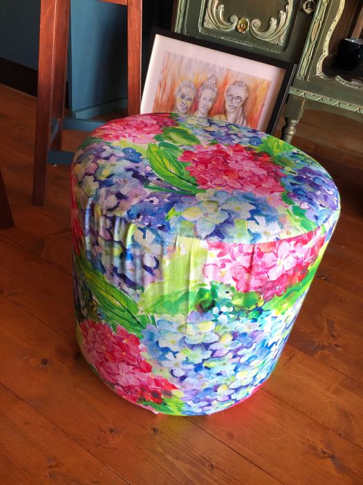 Puff muito florido em bom estado