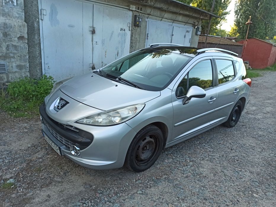 Авто Peugeot Легковые автомобили