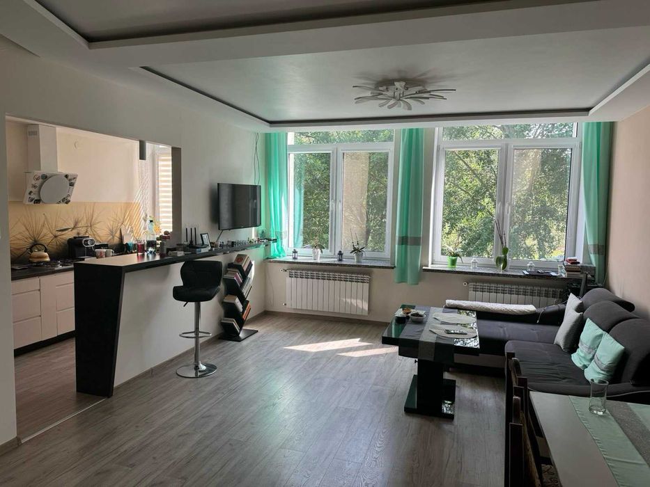 Budynek niezależny 560m2 w tym magazyn i 2 mieszkania gotowe od zaraz