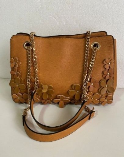 Сумка с украшением цветы