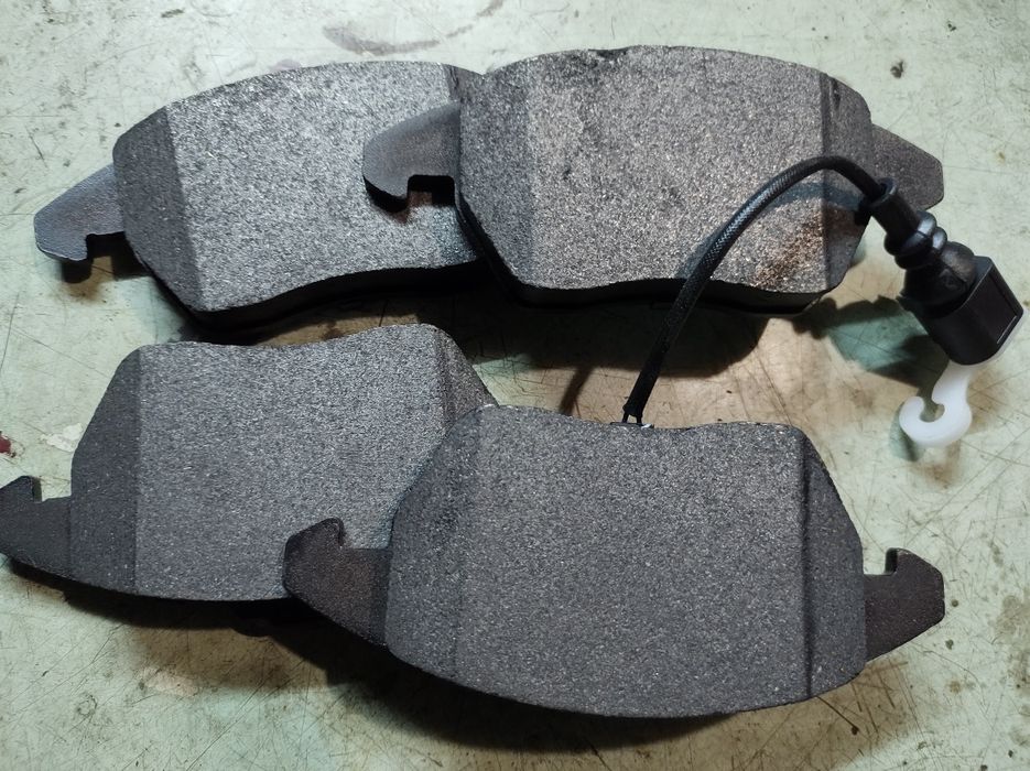 Тормозні колодки на W Cabbi  Максі.